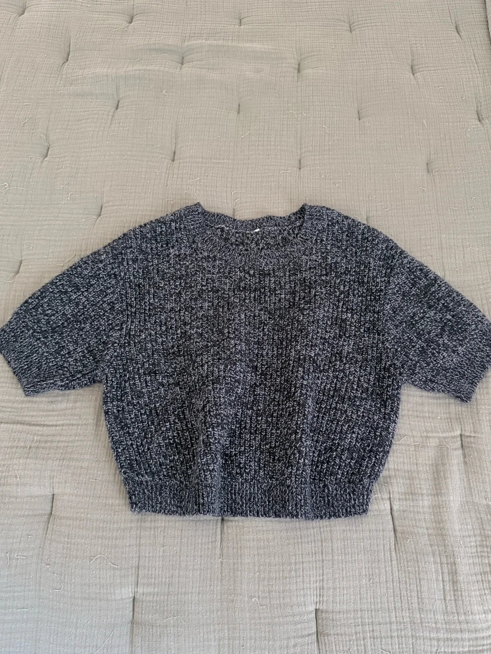 alo - Cropped Short-Sleeve Knit Sweater - black/grey/white